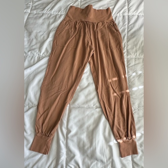 Tea n Rose Tan Joggers for Women - Picture 1 of 7